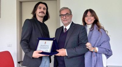 Targa dell’Amministrazione al giovane regista Mattia de Gennaro. Il Sindaco...