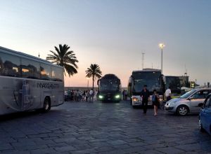 bus turisti al duomo