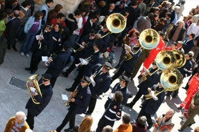 Il covid frena le processioni. Molfetta diffonde in filodiffusione le marce f...