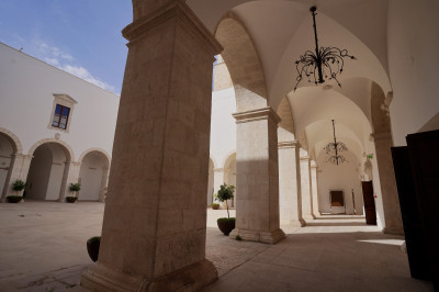 Biblioteca comunale. Con la donazione De Gennaro si amplia il patrimonio libr...