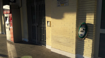 Rimosse dai muri della stazione scritte incivili e lesbofobiche