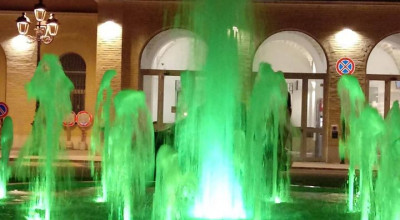 Palazzo Giovene e la fontana di piazza Aldo Moro si illuminano di verde