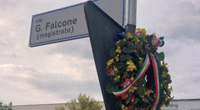 Un gesto di memoria e impegno civile: una corona di fiori in ricordo della st...