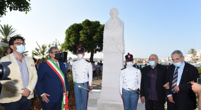 Inaugurata la stele di Giuseppe Saverio Poli dello scultore Mauro Mezzina