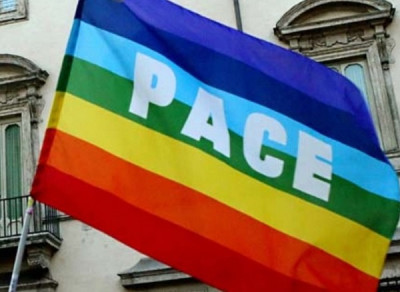 In piazza per la pace. Il Sindaco Minervini aderisce alla manifestazione in p...