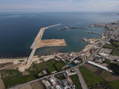 Lavori del porto conclusi. Nessuno stop al cantiere. Le rassicurazioni del Si...