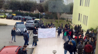 un momento della protesta degli studenti