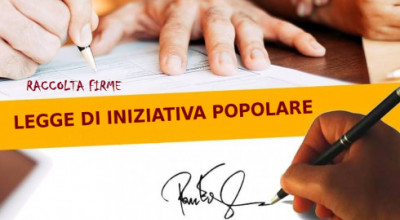 Proposte di legge di iniziativa popolare: le firme presso la sede dell'Uffici...